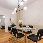 Daire X#prestige#arcdetriomphe#champselysees#2bedrooms#ac Paris